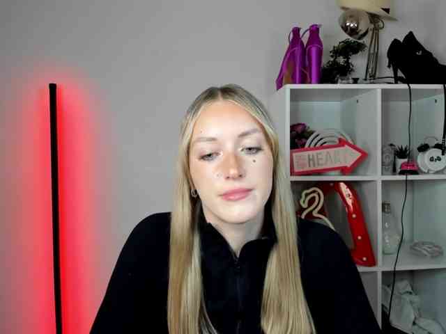 EvelynBlond26