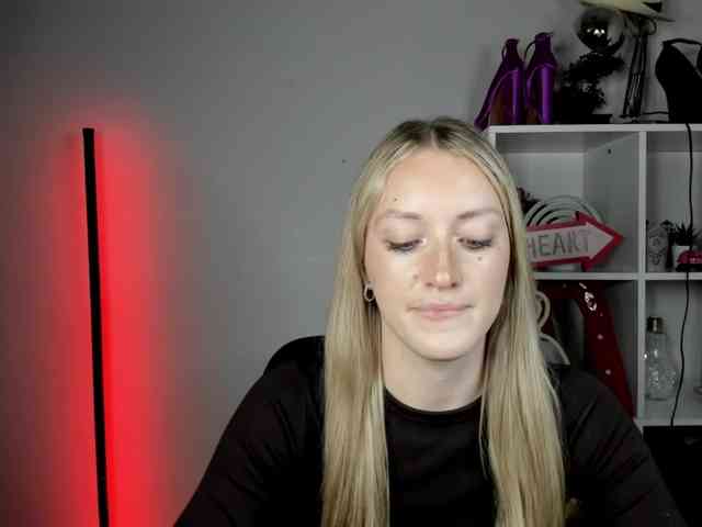 EvelynBlond26
