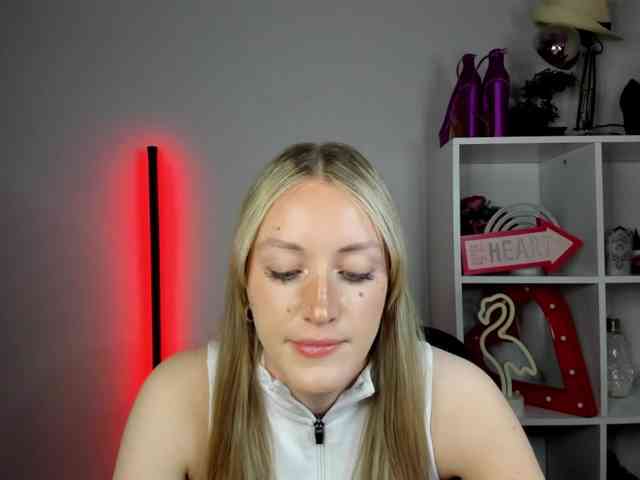 EvelynBlond26