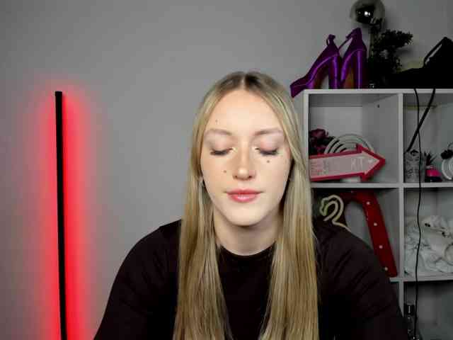 EvelynBlond26