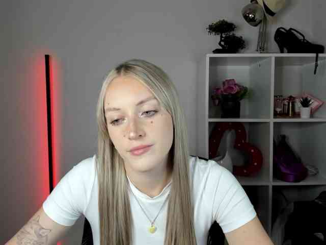 EvelynBlond26