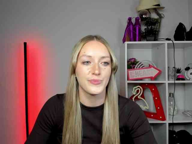 Model: EvelynBlond26