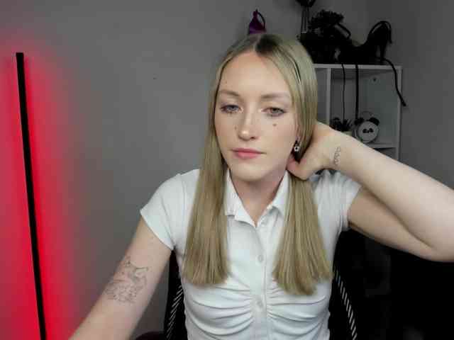 EvelynBlond26
