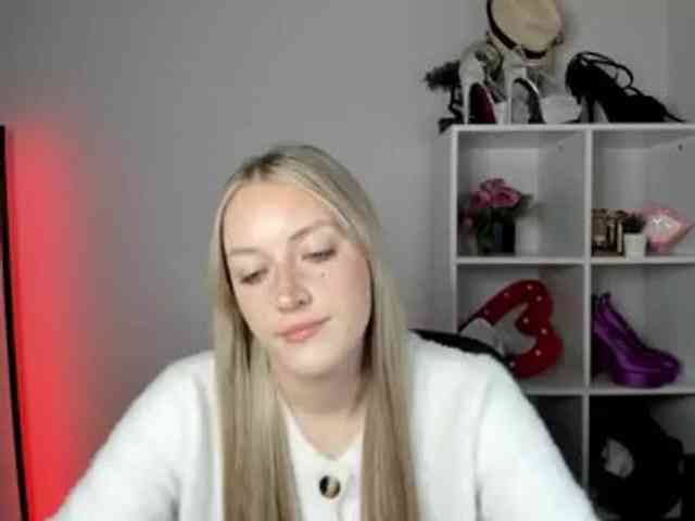 EvelynBlond26