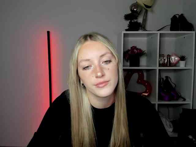 Model: EvelynBlond26