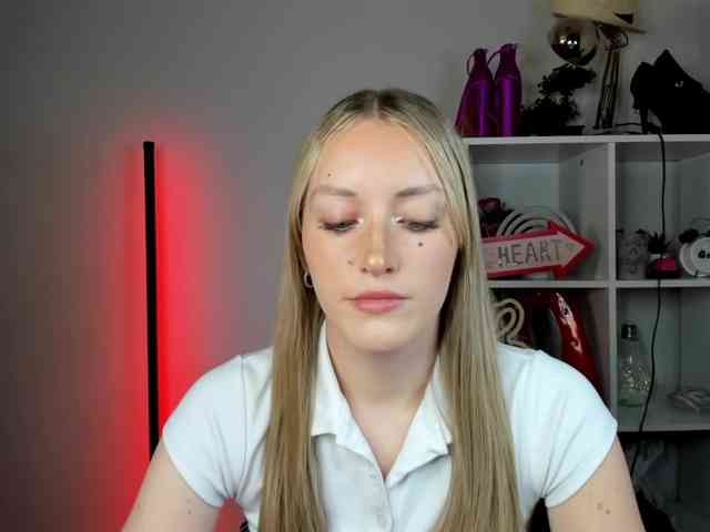 EvelynBlond26