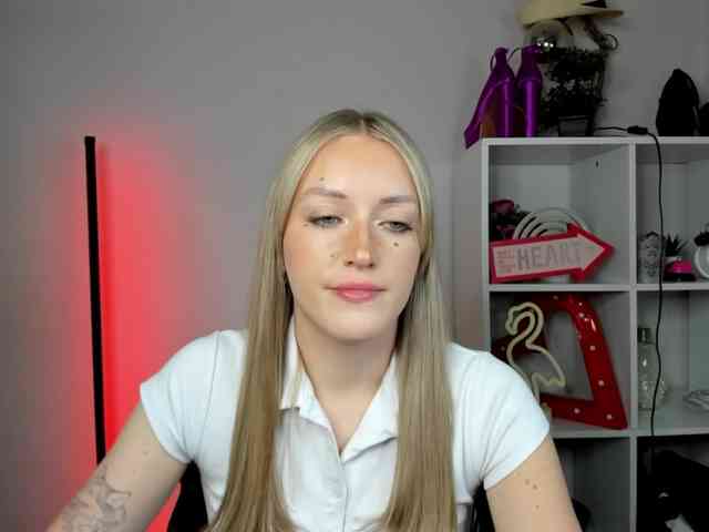 EvelynBlond26