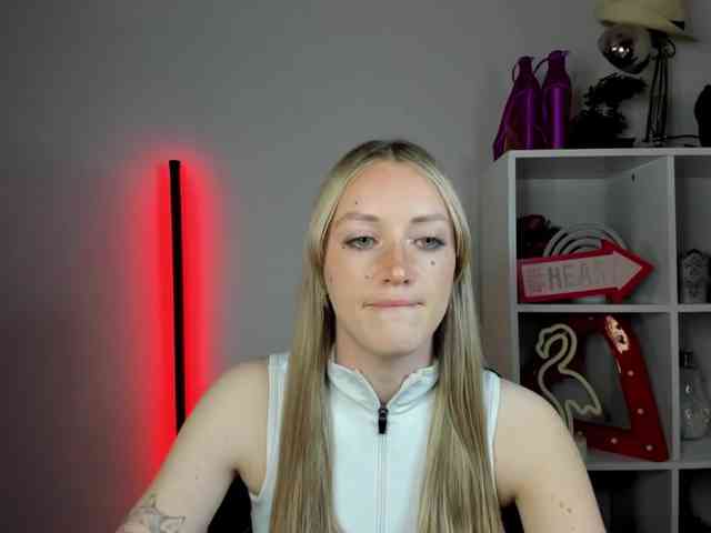EvelynBlond26