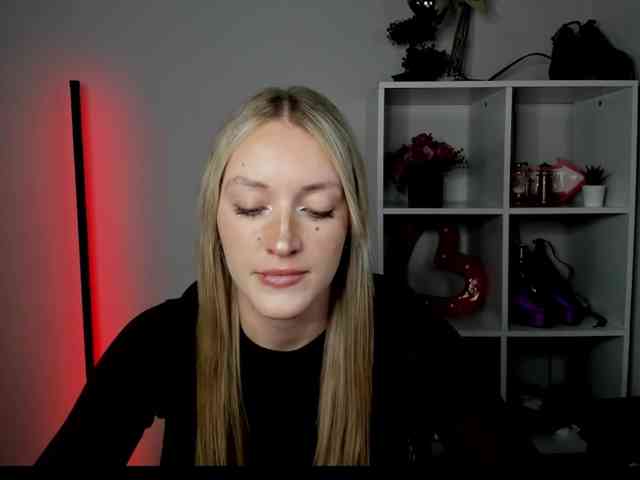EvelynBlond26