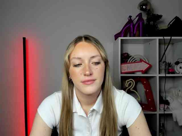 EvelynBlond26