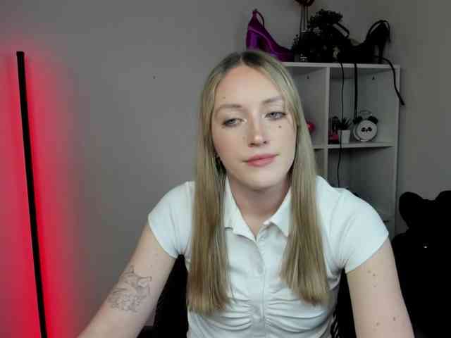 EvelynBlond26