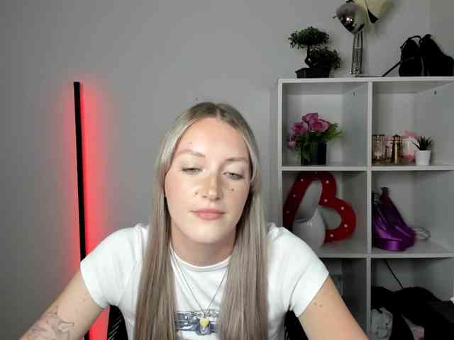 Model: EvelynBlond26