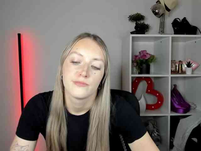 EvelynBlond26