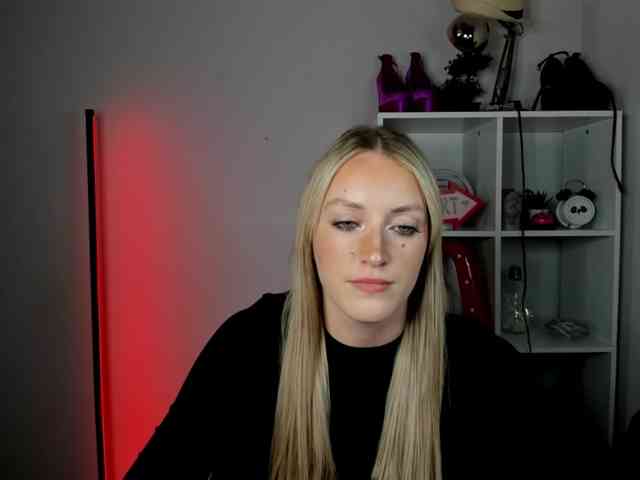 EvelynBlond26