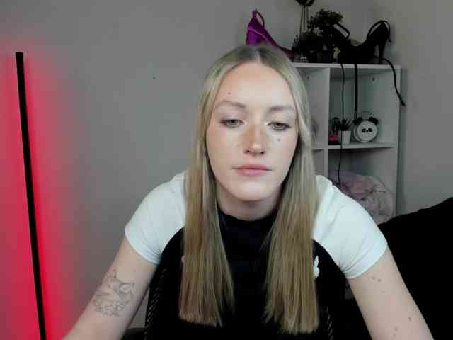 EvelynBlond26