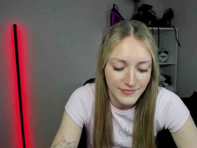 EvelynBlond26