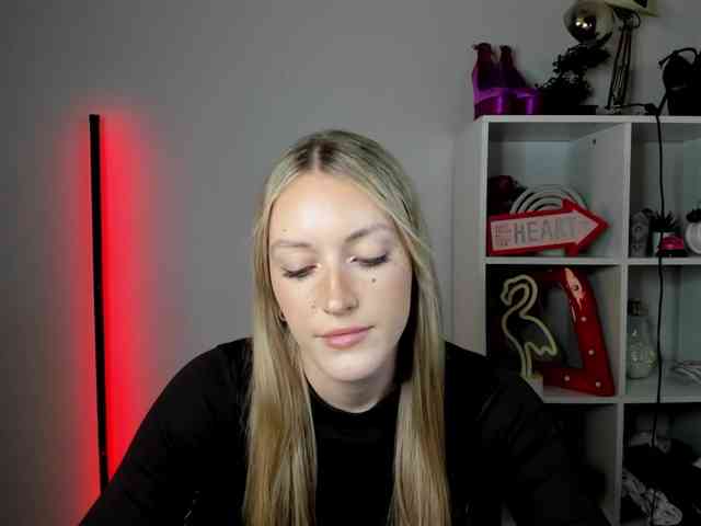 EvelynBlond26