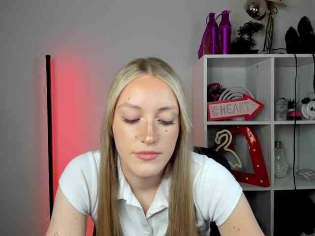 EvelynBlond26