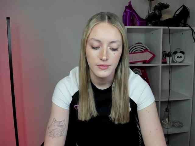 EvelynBlond26