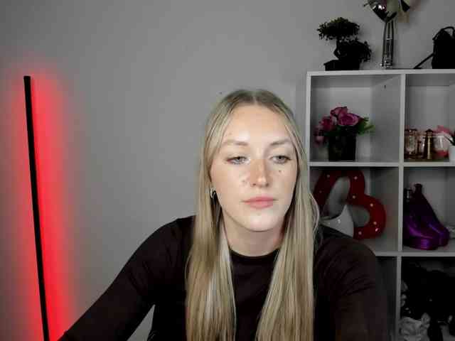 EvelynBlond26
