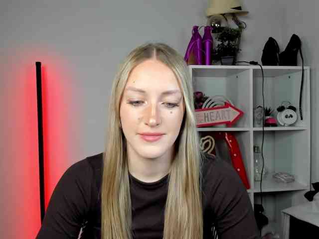 EvelynBlond26