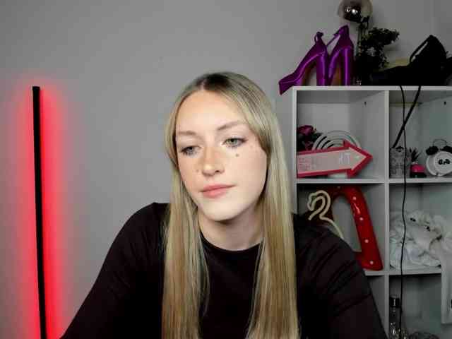 EvelynBlond26