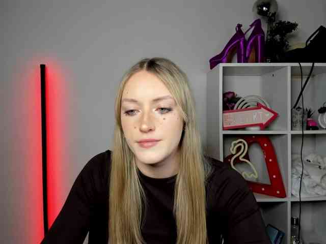 Model: EvelynBlond26