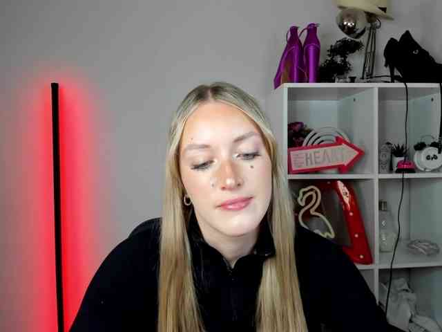 EvelynBlond26