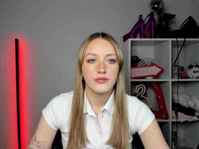 Model: EvelynBlond26