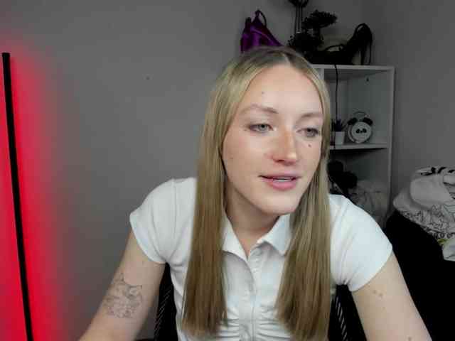 EvelynBlond26