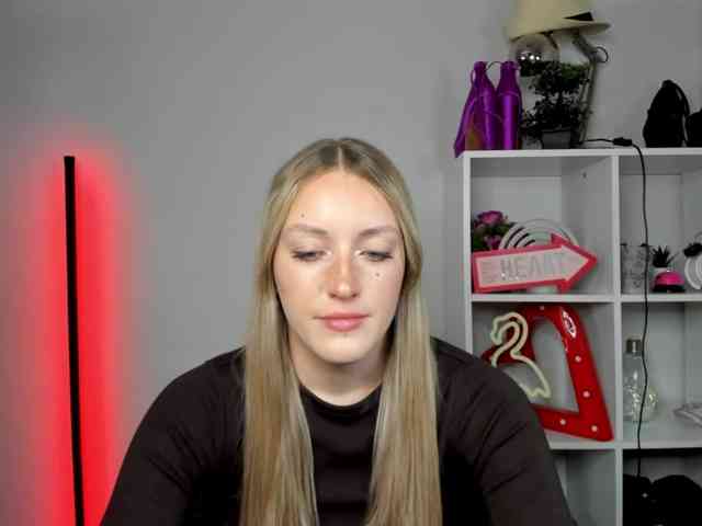 EvelynBlond26