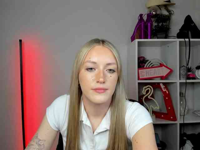 EvelynBlond26