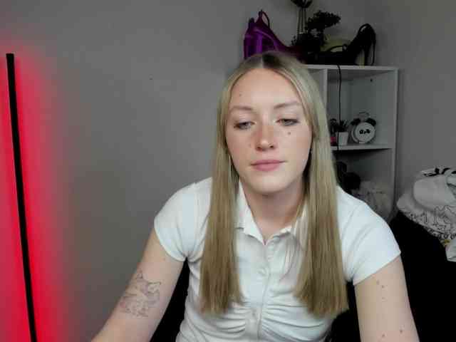 EvelynBlond26