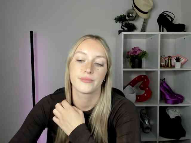 EvelynBlond26