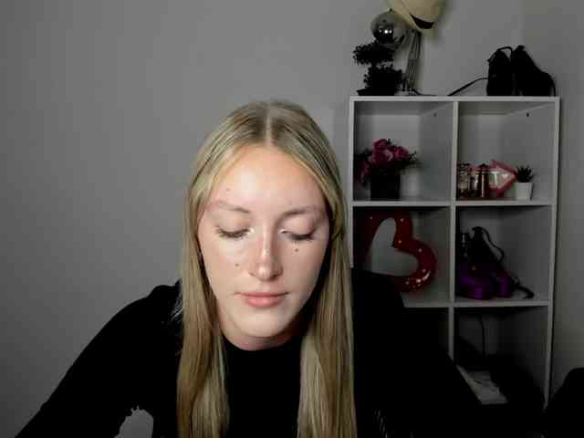 Model: EvelynBlond26