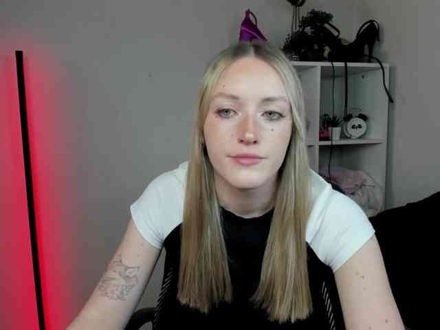 EvelynBlond26