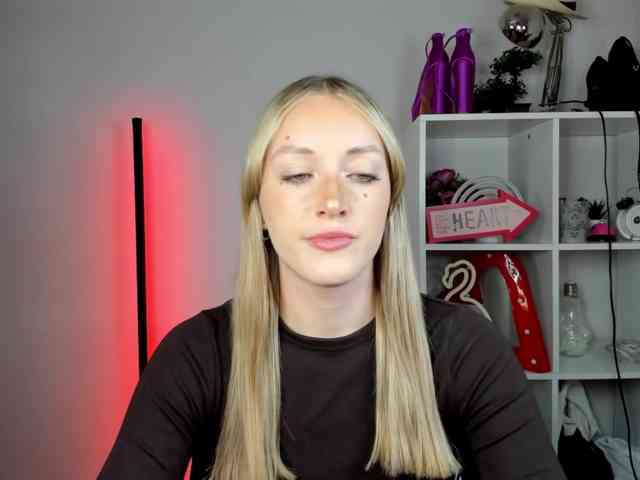 EvelynBlond26