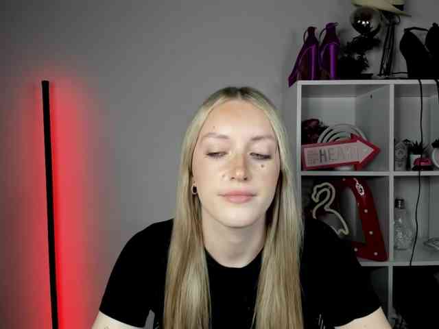 EvelynBlond - Girl 