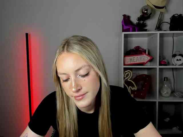 EvelynBlond26