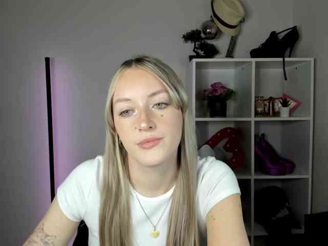 EvelynBlond26