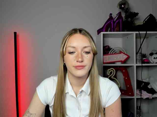 EvelynBlond26