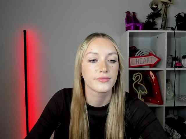 EvelynBlond26