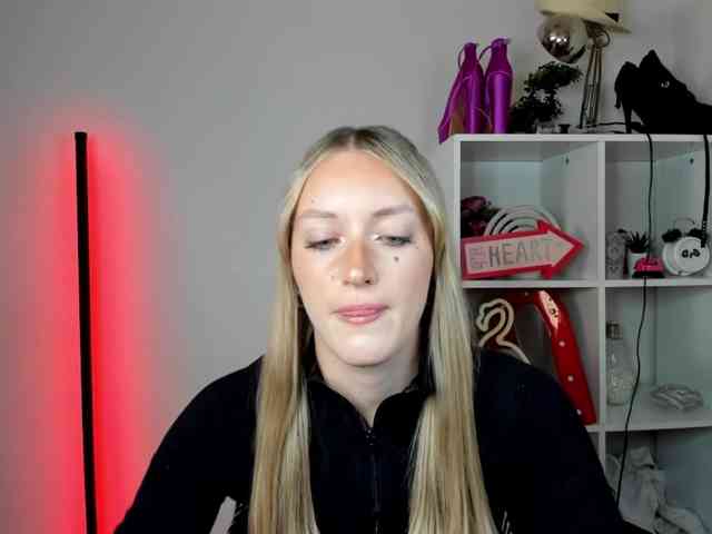 EvelynBlond26