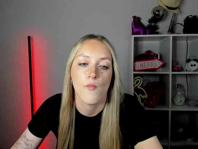EvelynBlond26
