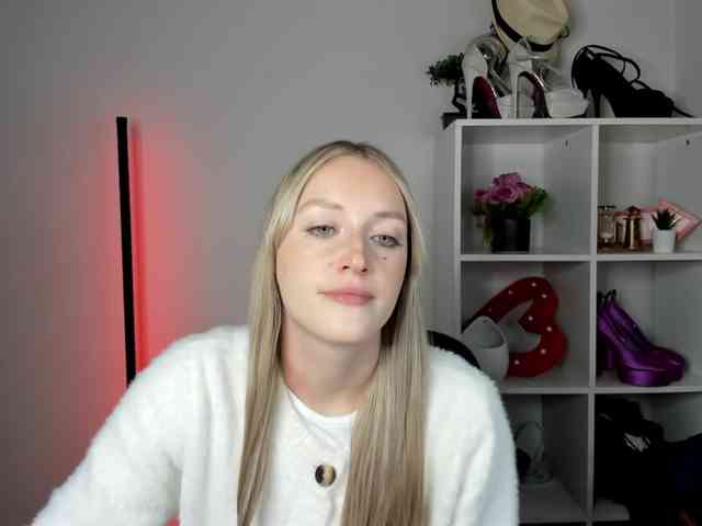 EvelynBlond26
