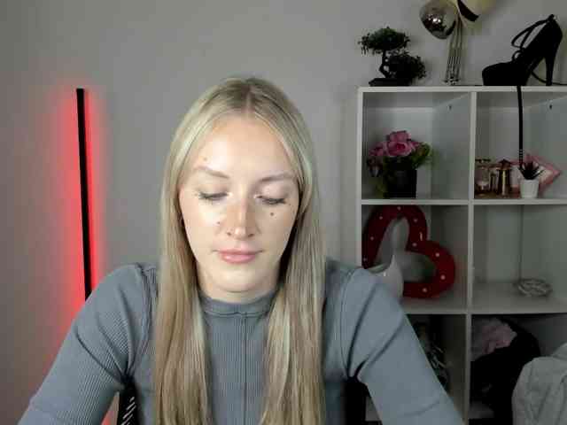 EvelynBlond26