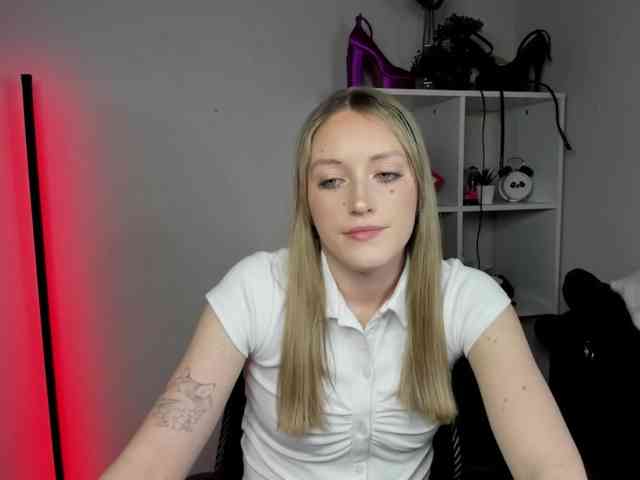 EvelynBlond26