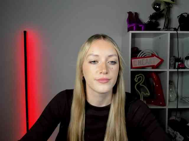 Model: EvelynBlond26