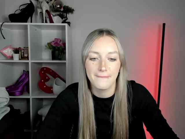 Model: EvelynBlond26