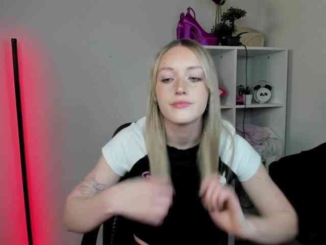 EvelynBlond26